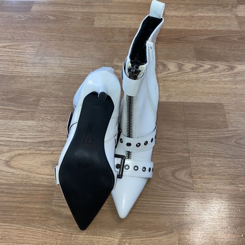 Wild Pair Womens Moonbeam Buckle Booties Size 5M White - Picture 7 of 10